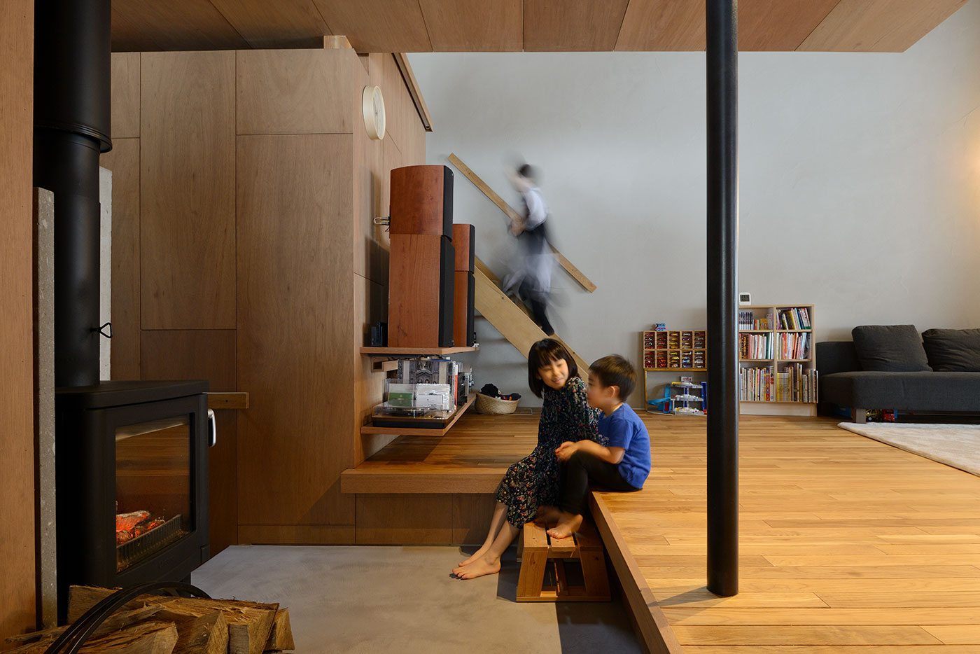 重箱の家の内観