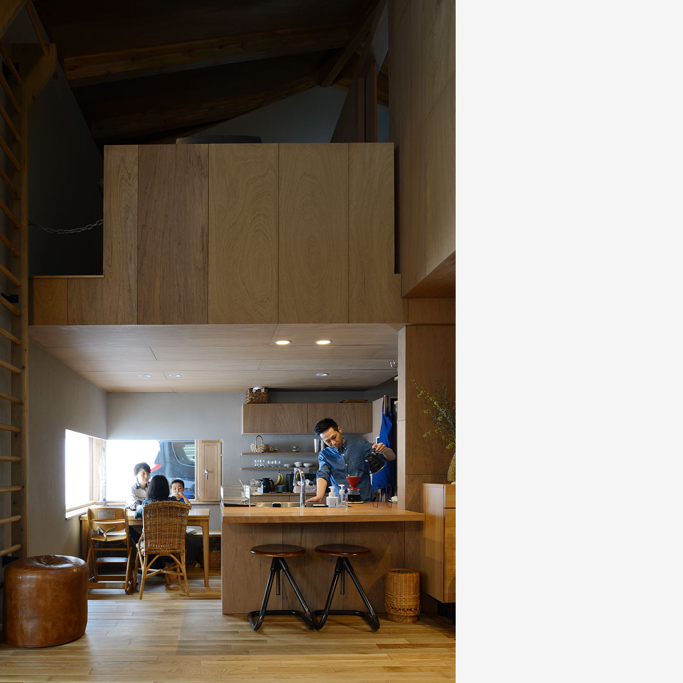 重箱の家の内観