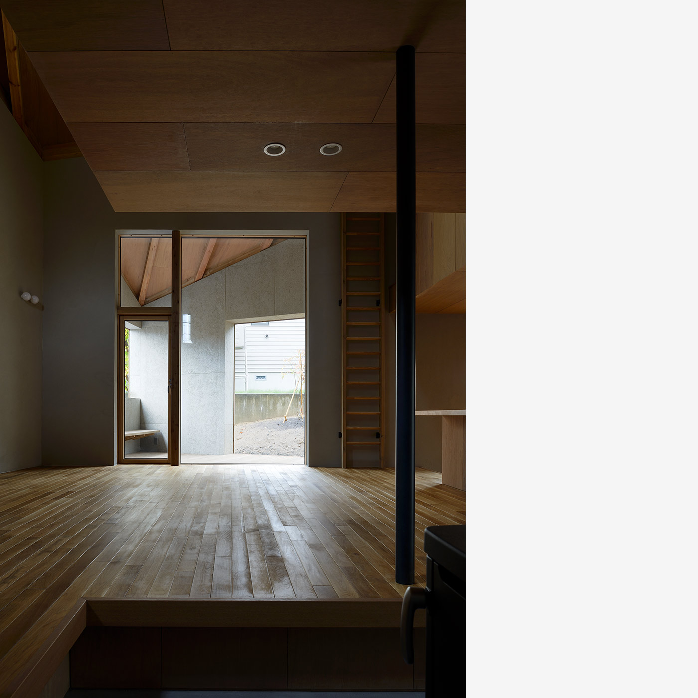 重箱の家の内観