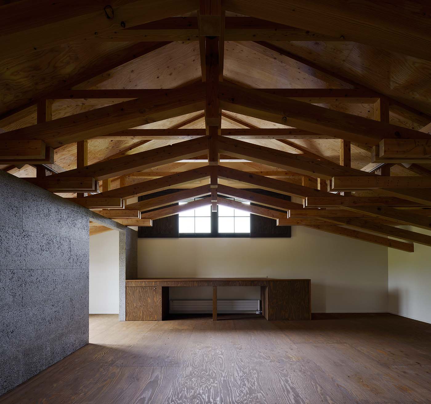 平川ワイナリー第2醸造所　内観