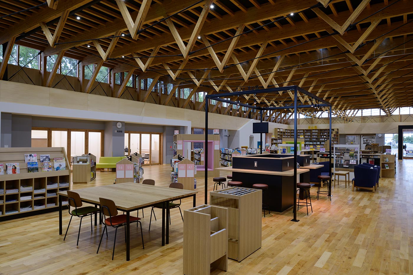 雄武町図書館の内観