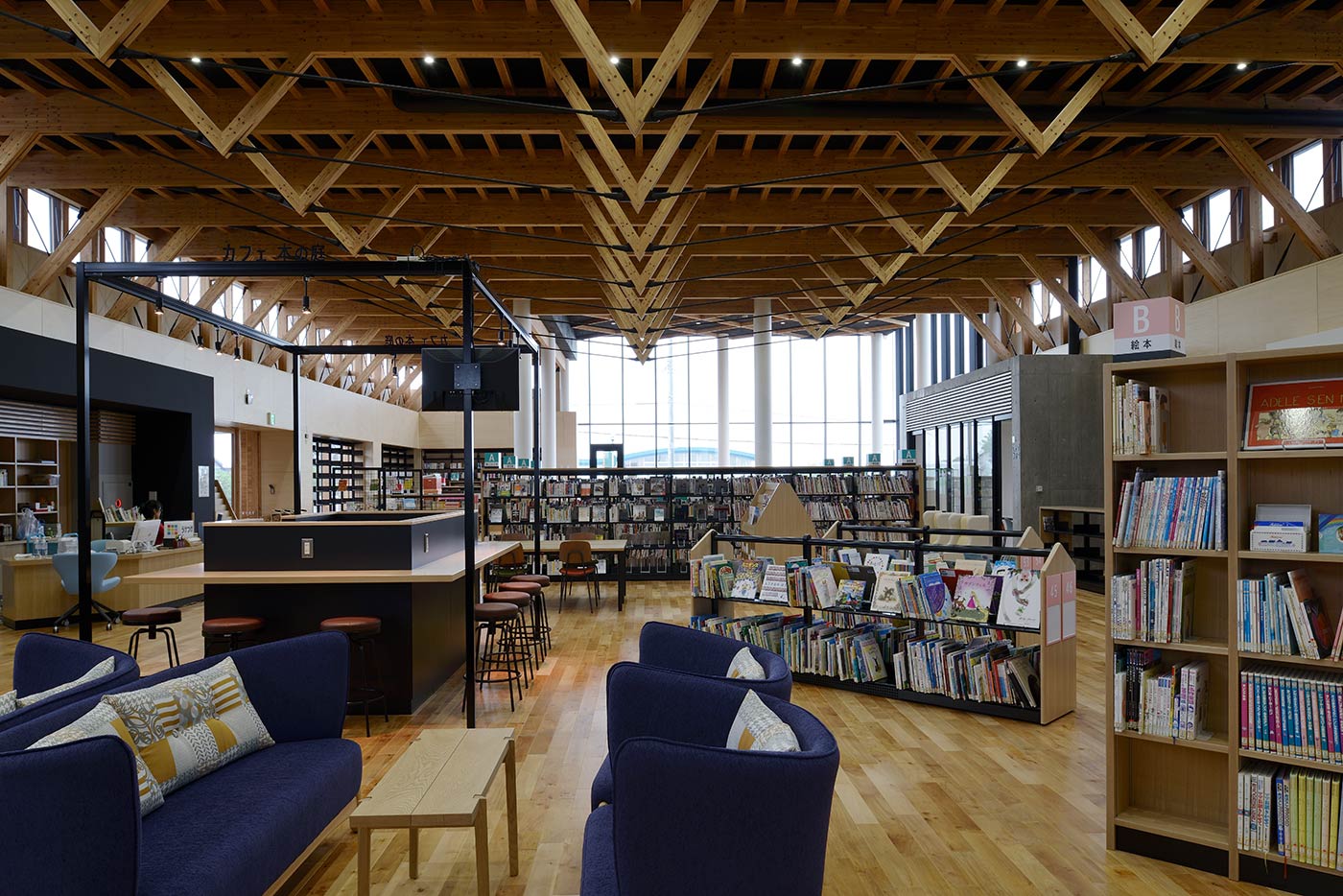 雄武町図書館の内観