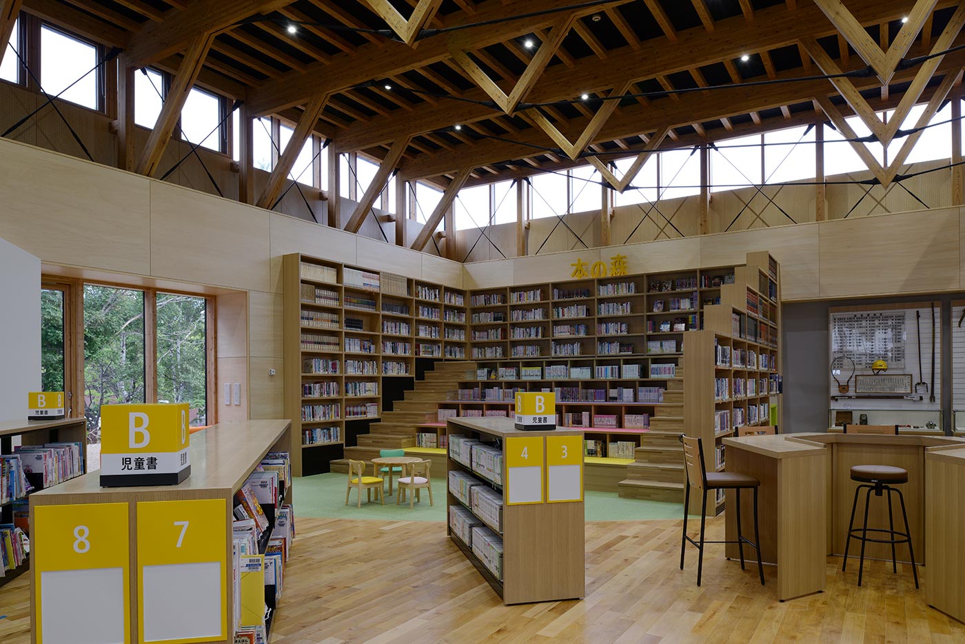 雄武町図書館の内観